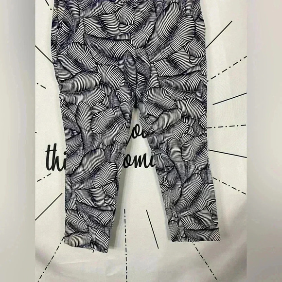 Ann Taylor Leaf Botanical Cropped Pants - Picture 4 of 9
